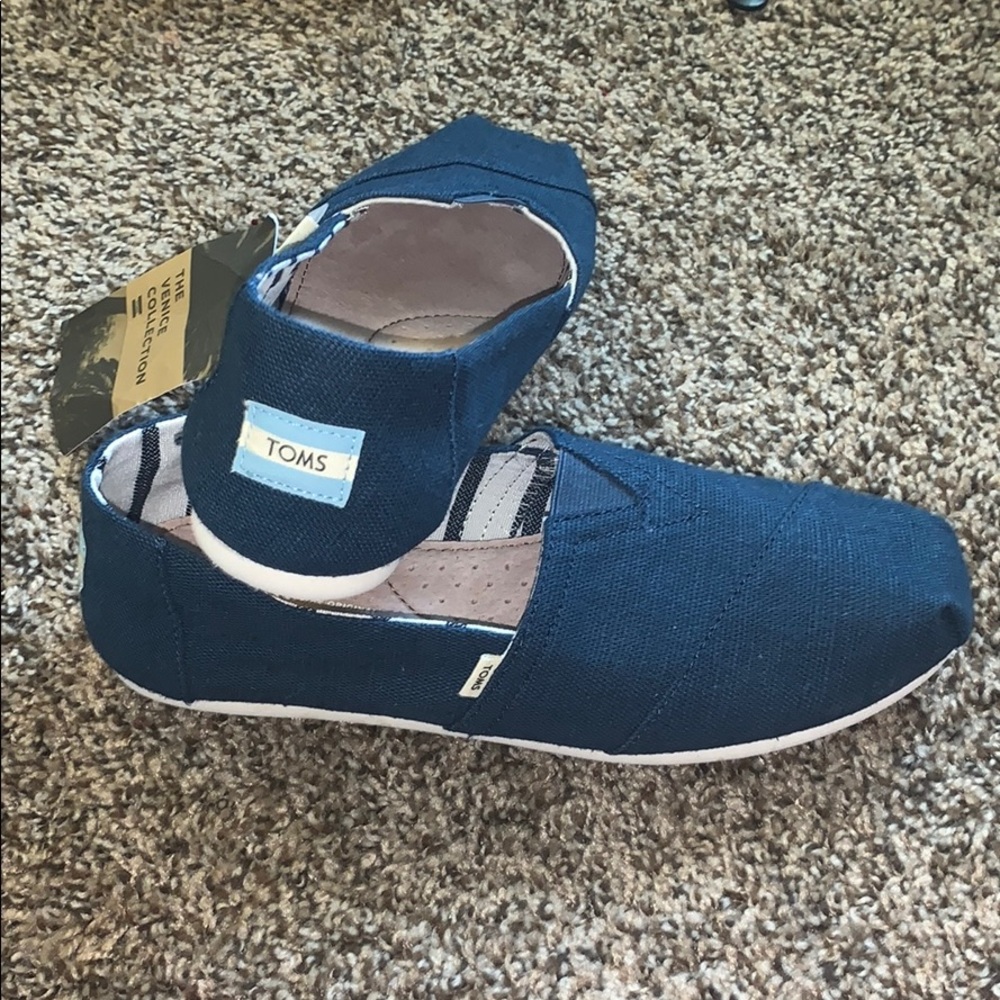 Cute blue TOMS